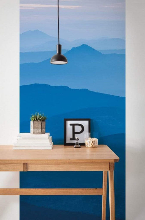 Komar Blue Mountain Vlies Fototapete 100x250cm 1 bahn Sfeer | Yourdecoration.de