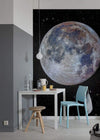 Komar Lunar Vlies Fototapete 200x280cm 4 Bahnen Sfeer | Yourdecoration.nl