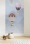 Komar Happy Balloon Vlies Fototapete 100x250cm 1 bahn Sfeer | Yourdecoration.de